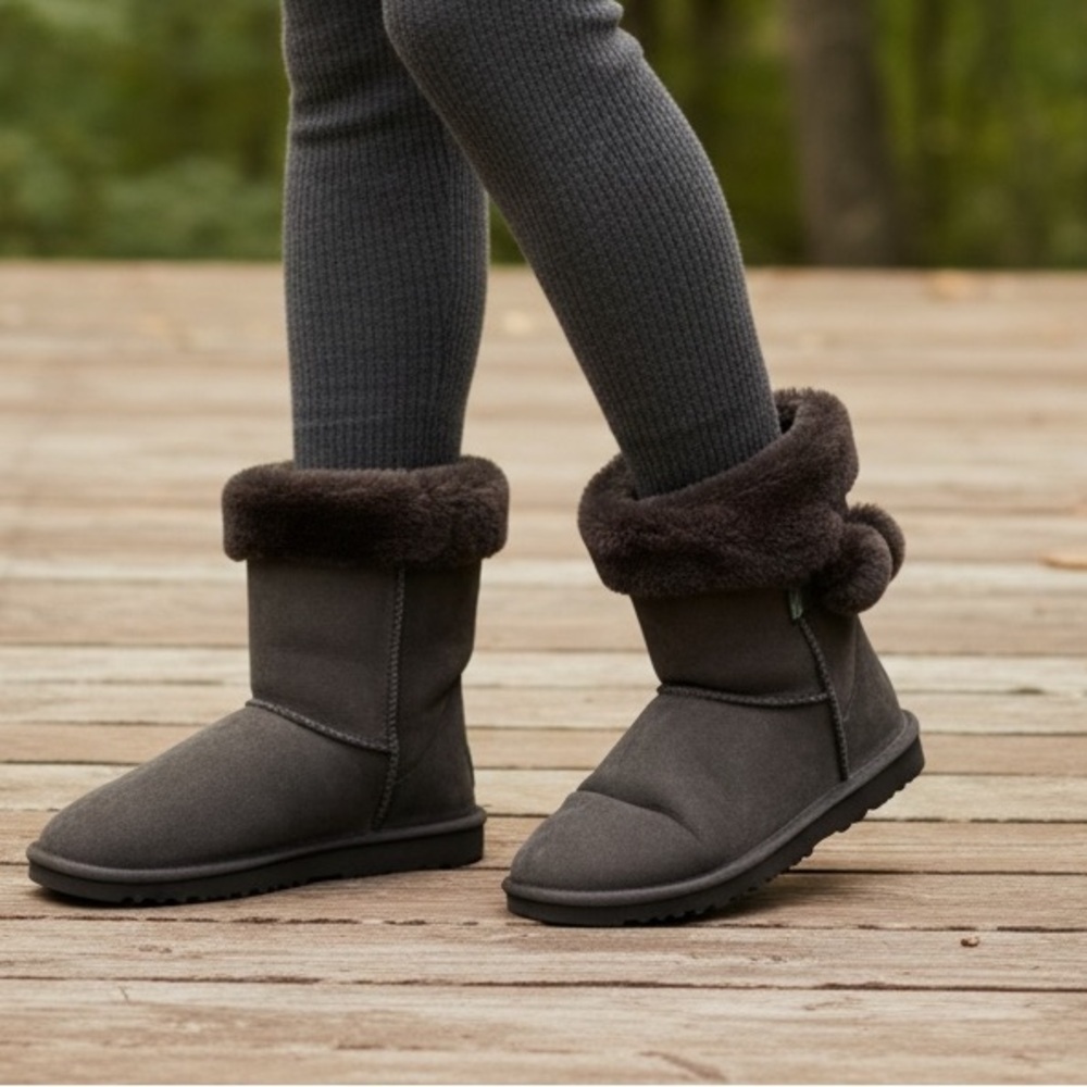 Lamo sheepskin lined boots, tan , size 10